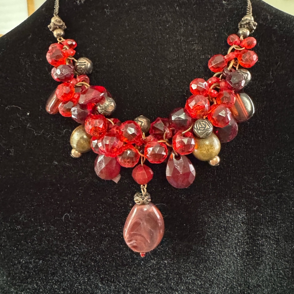 VINTAGE Chunky Cluster Elegant Red Beaded Necklace Lobster Clasp